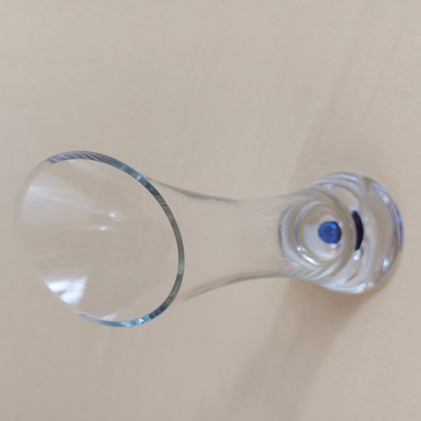 Blumenvase glas mit blauer Einlassung