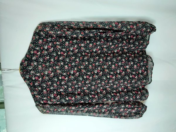 NEU! leichte Bluse mit Schleife, schwarz mit Blumenmuster, Größe 34